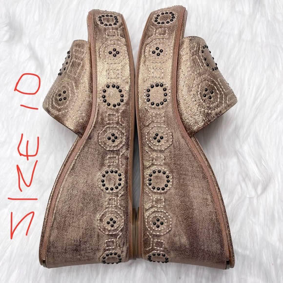 🆕 Donald J Pliner Indie Wedge Sandals - Light Bronze Suede - Picture 8 of 14